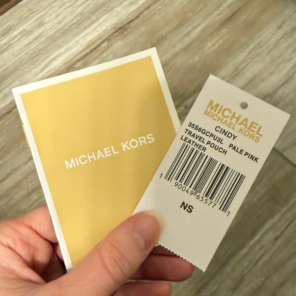 MICHAEL MICHAEL KORS CINDY TRAVEL POUCH - Picture 4 of 4